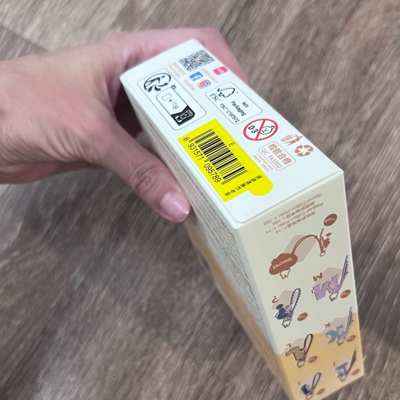 Sealed E - Pin for Love Series- Letter E Pendant - Unopened - THE MONSTERS - Picture 2 of 5